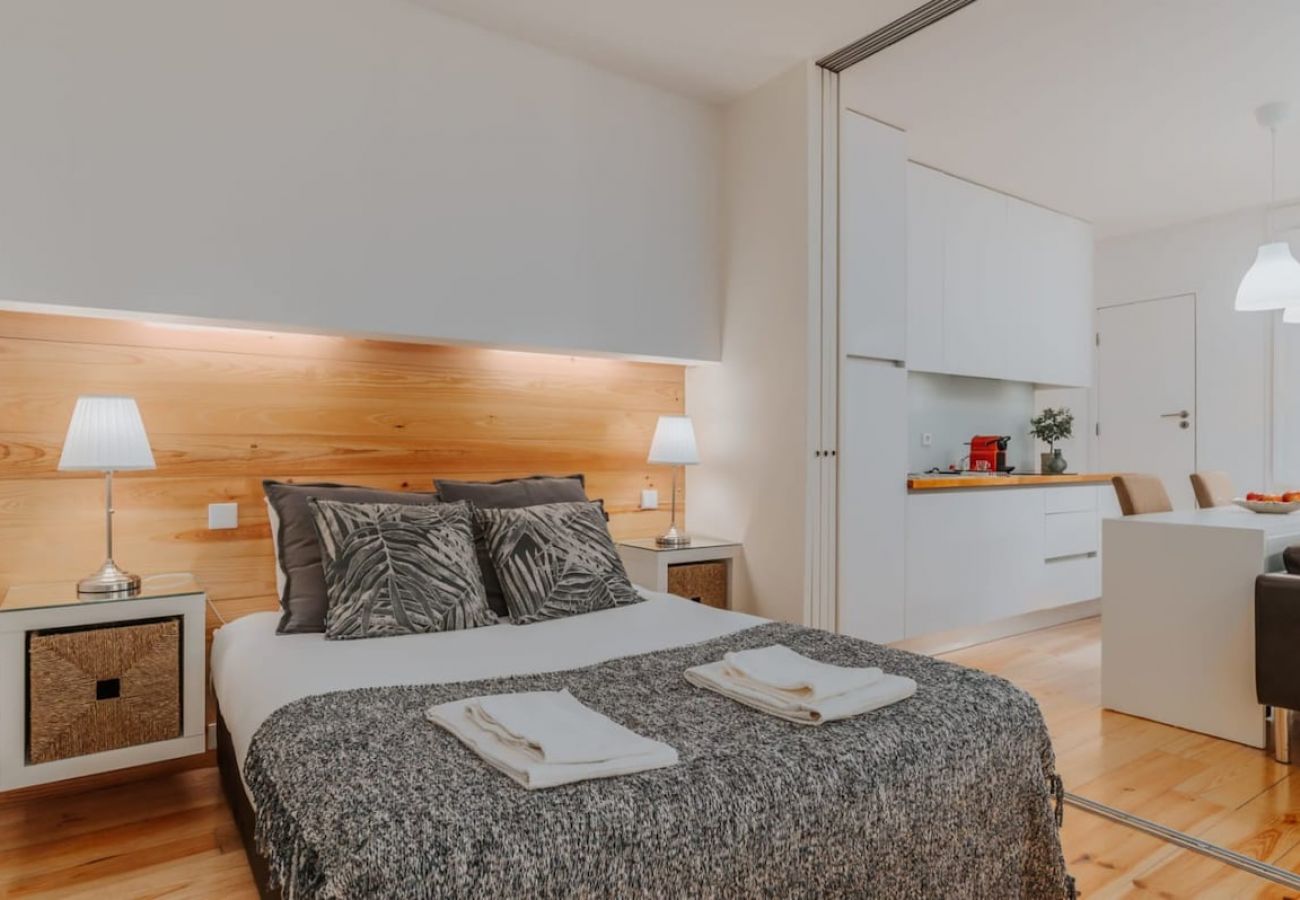 Apartamento em Porto - Luxury Studio, with A/C Downtown Porto near Metro