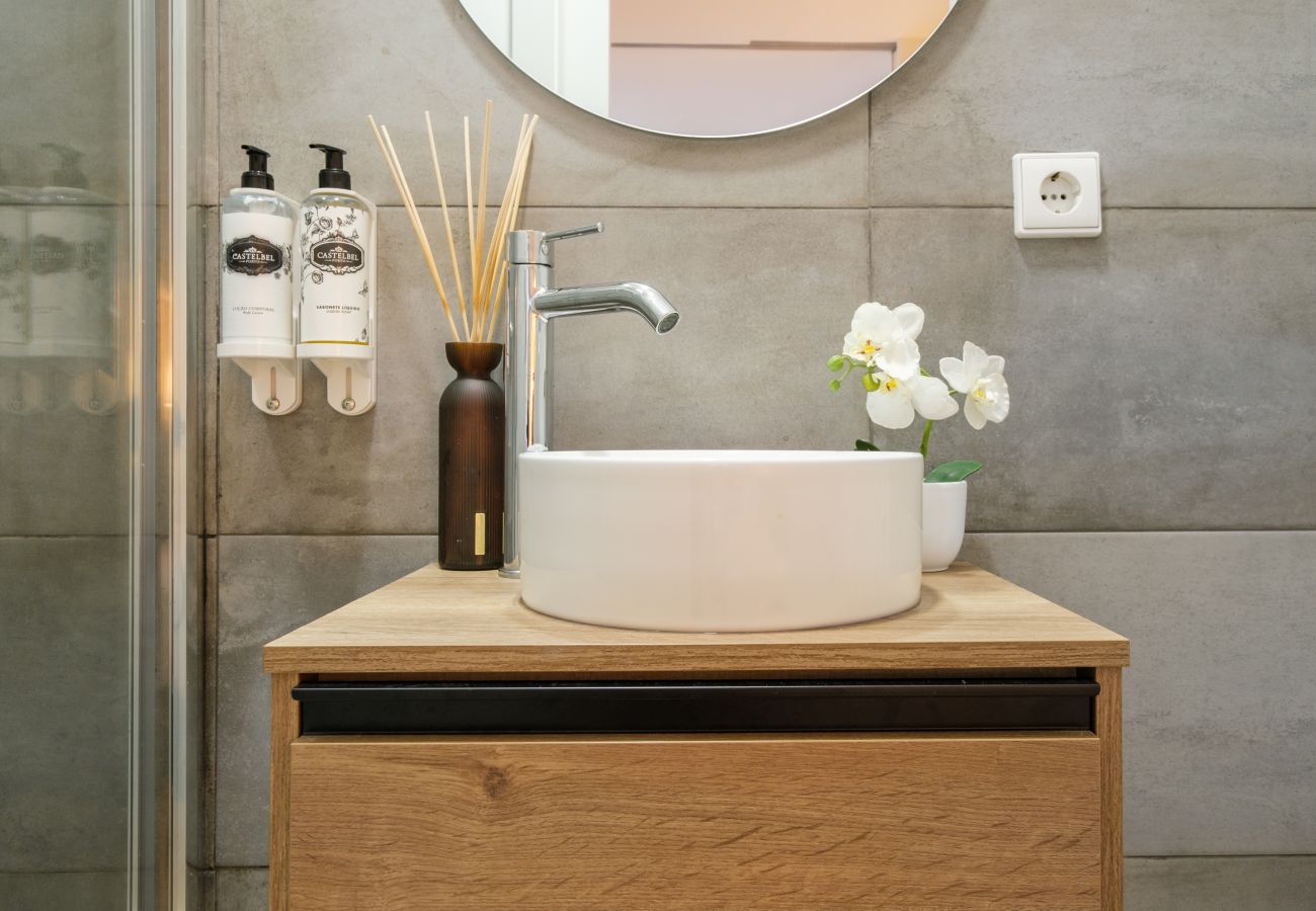 Apartamento em Porto - Luxury Studio, with A/C Downtown Porto near Metro