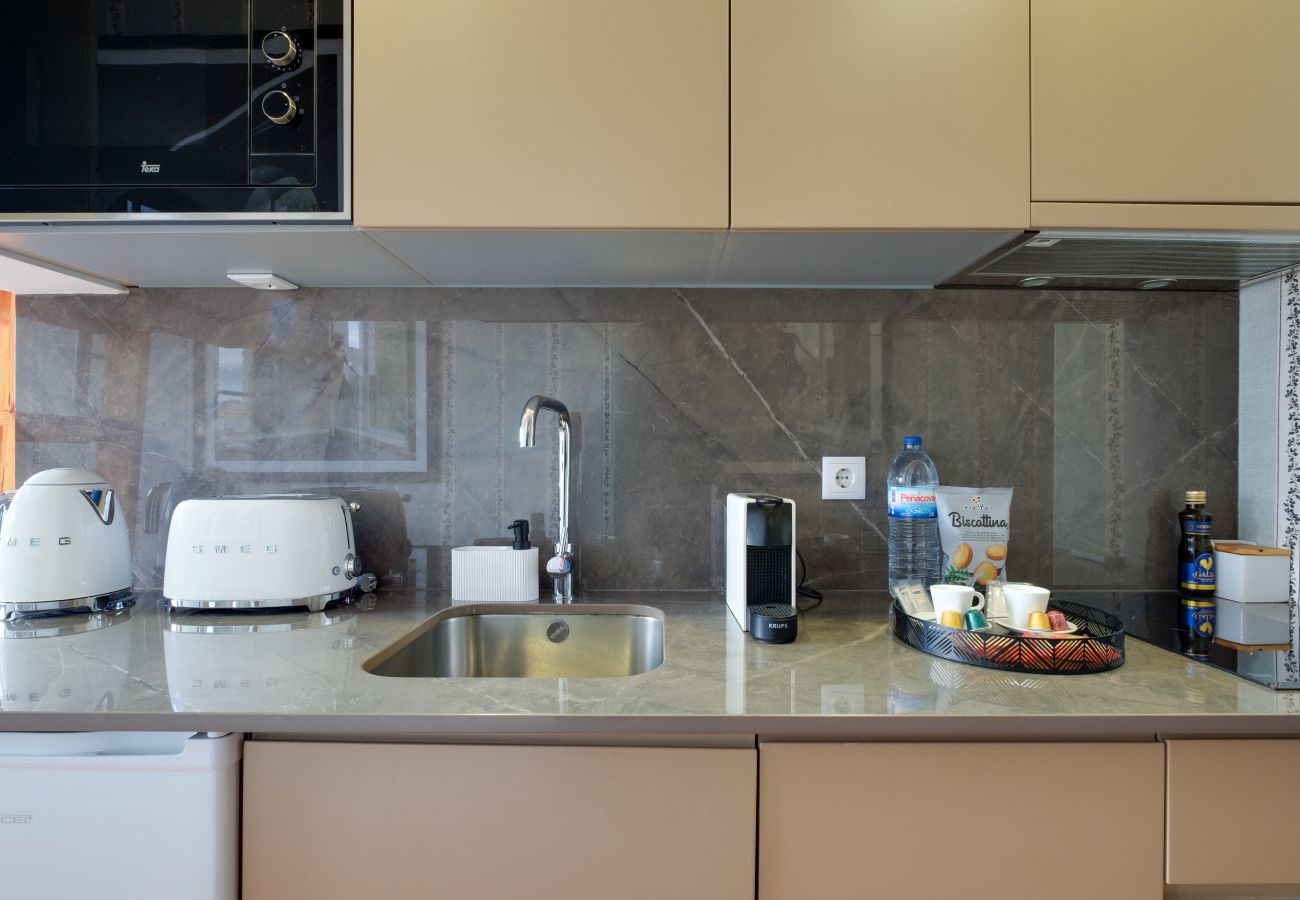 Apartamento em Porto - Elegant Ballet House | Metro · Downtown · A/C