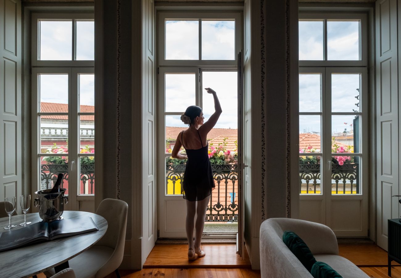 Apartamento em Porto - Elegant Ballet House | Metro · Downtown · A/C