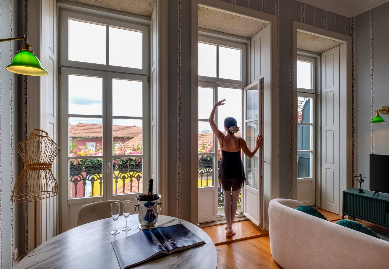 Apartamento em Porto - Elegant Ballet House | Metro · Downtown · A/C