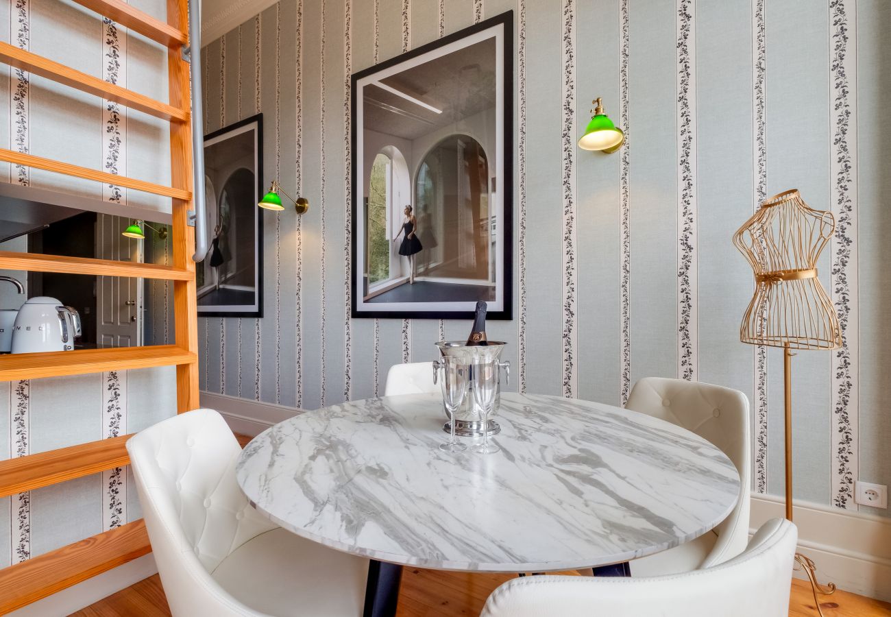 Apartamento em Porto - Elegant Ballet House | Metro · Downtown · A/C