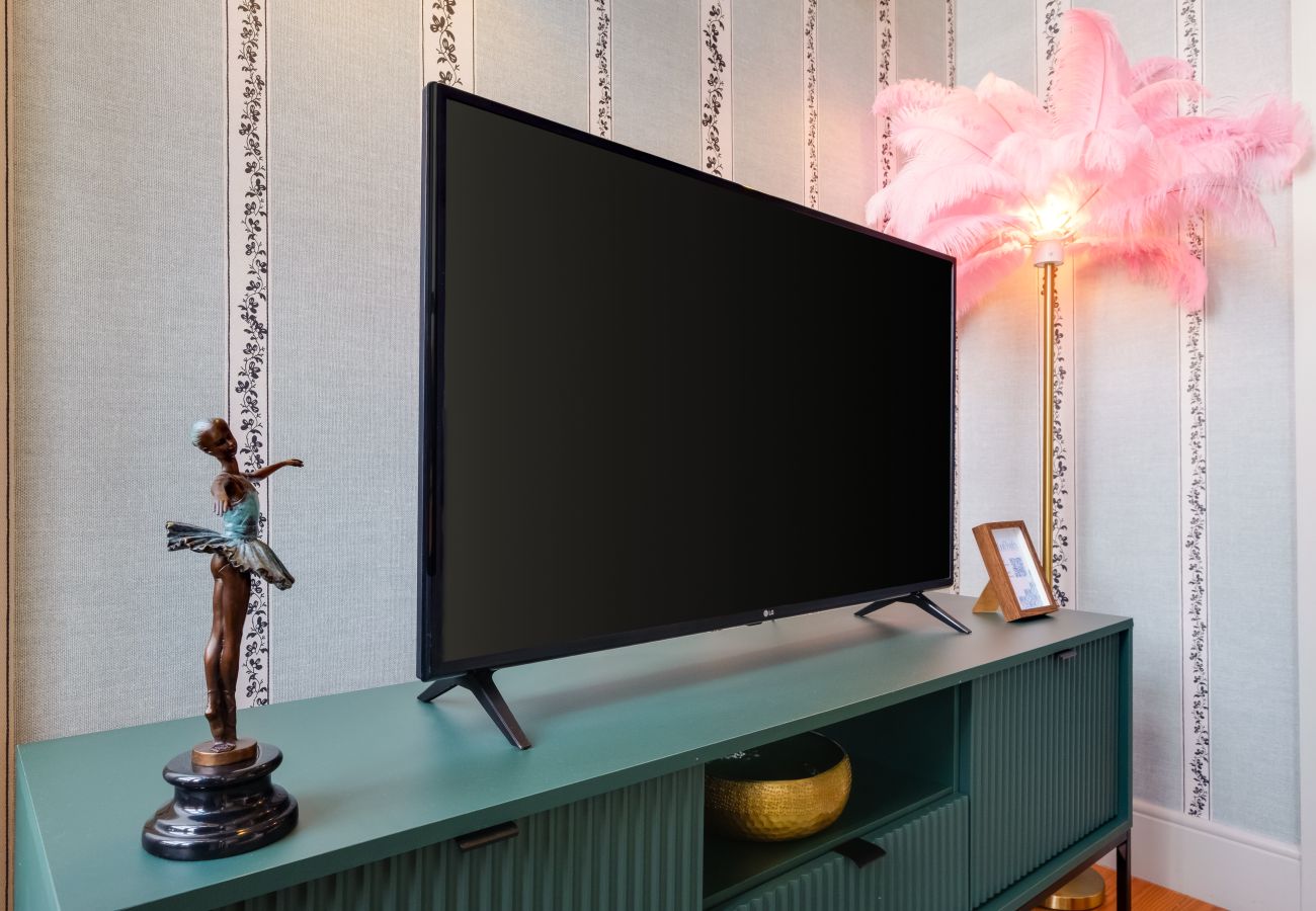 Apartamento em Porto - Elegant Ballet House | Metro · Downtown · A/C