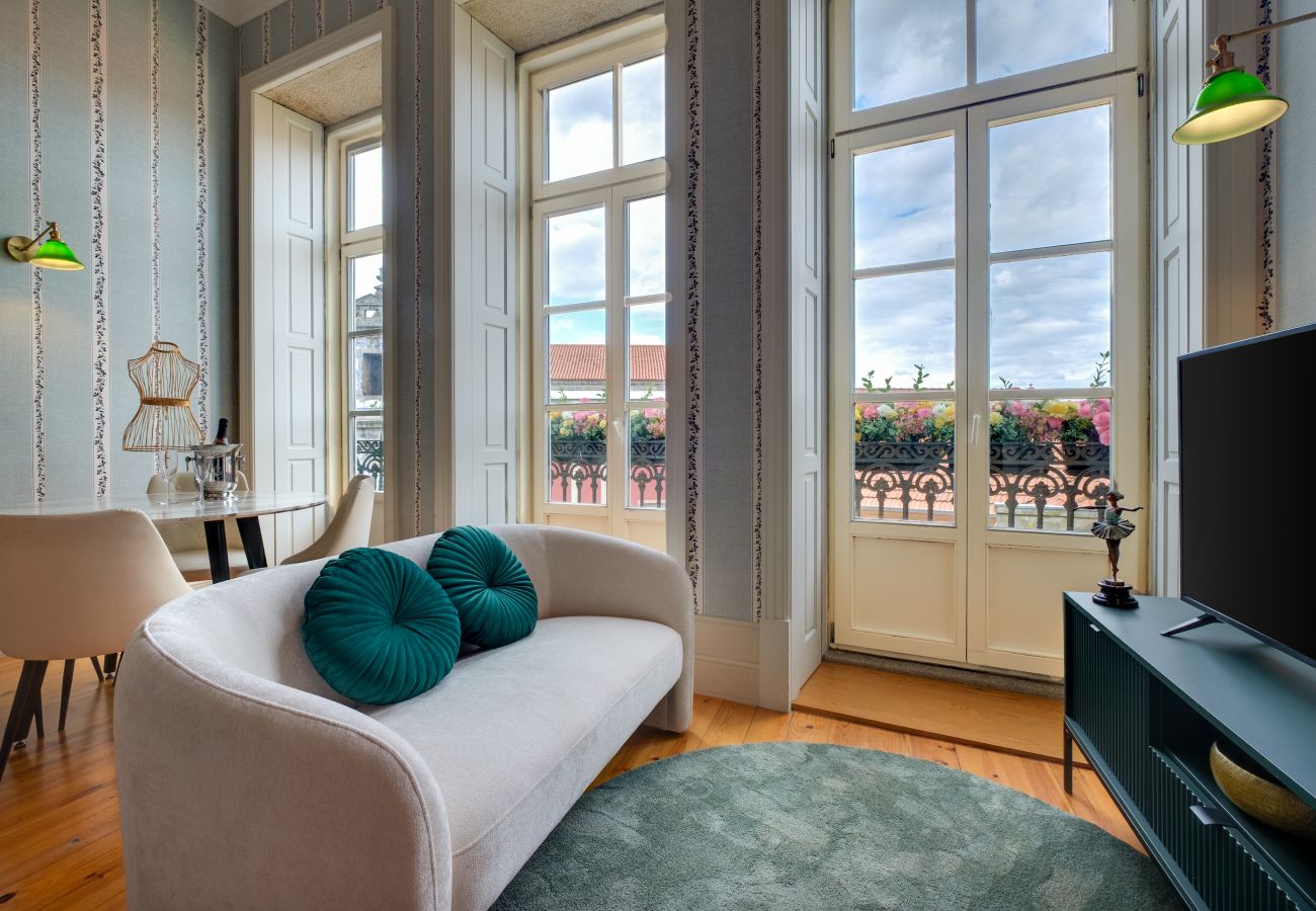 Apartamento em Porto - Elegant Ballet House | Metro · Downtown · A/C