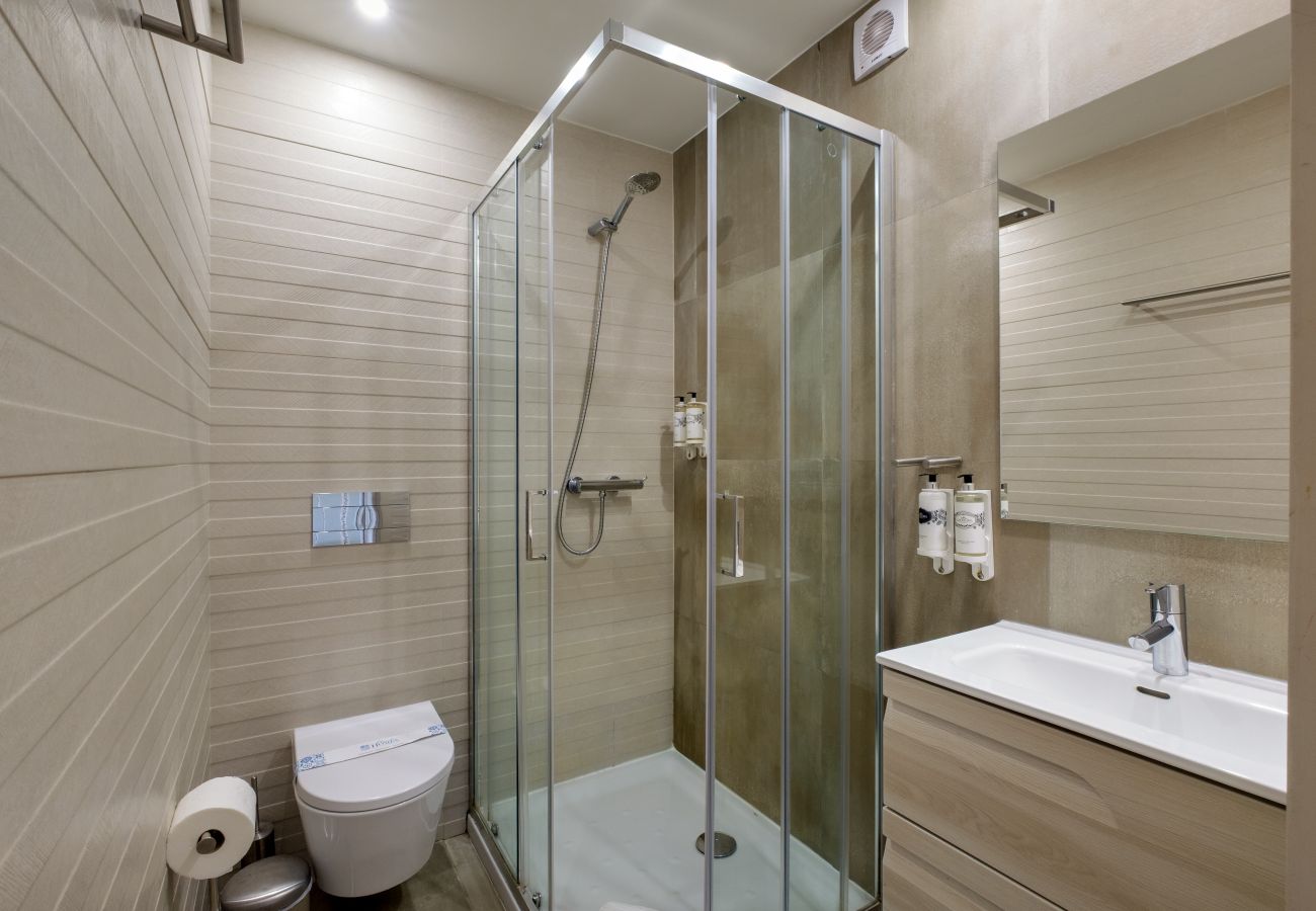 Apartamento em Porto - Elegant Ballet House | Metro · Downtown · A/C