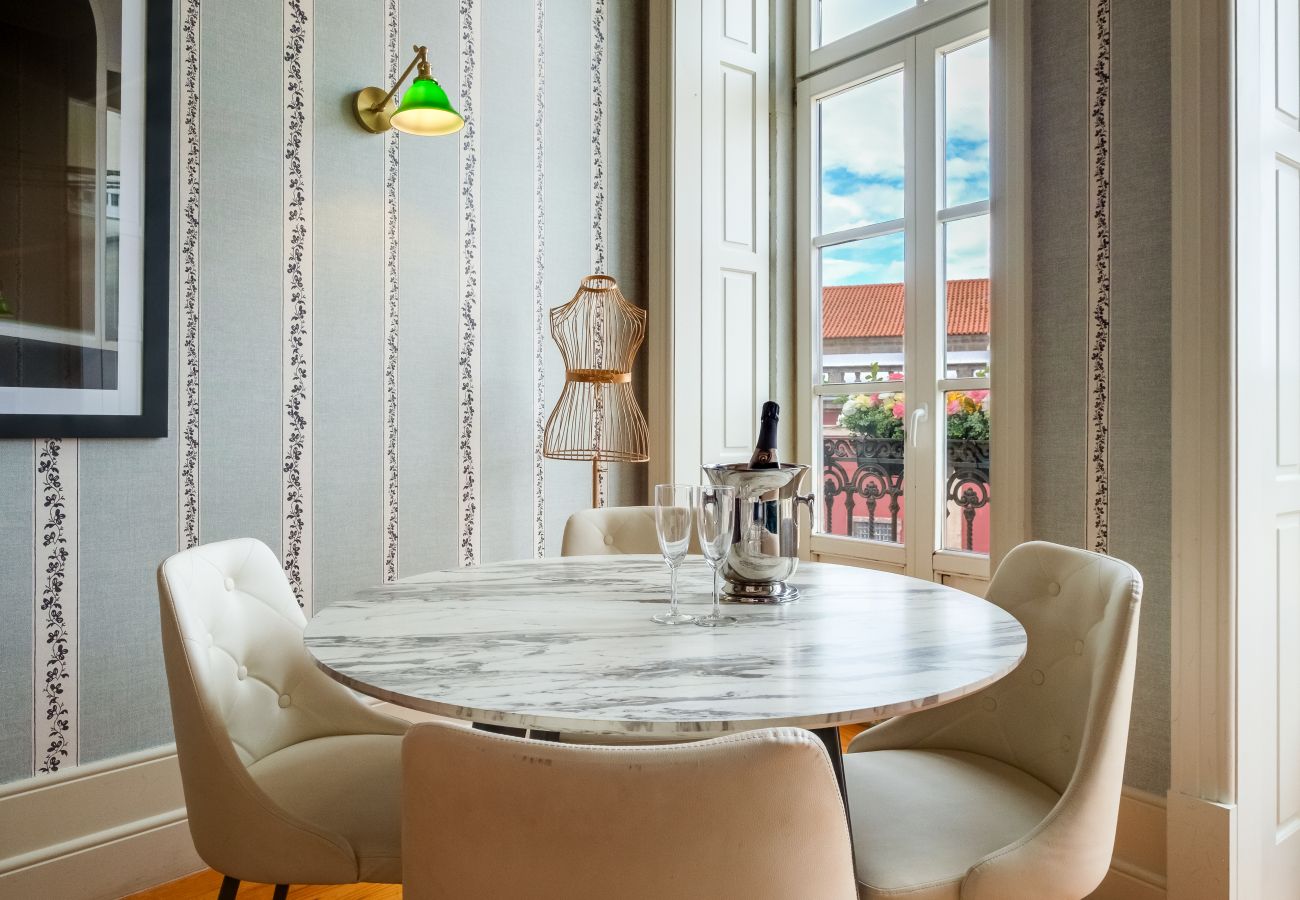 Apartamento em Porto - Elegant Ballet House | Metro · Downtown · A/C