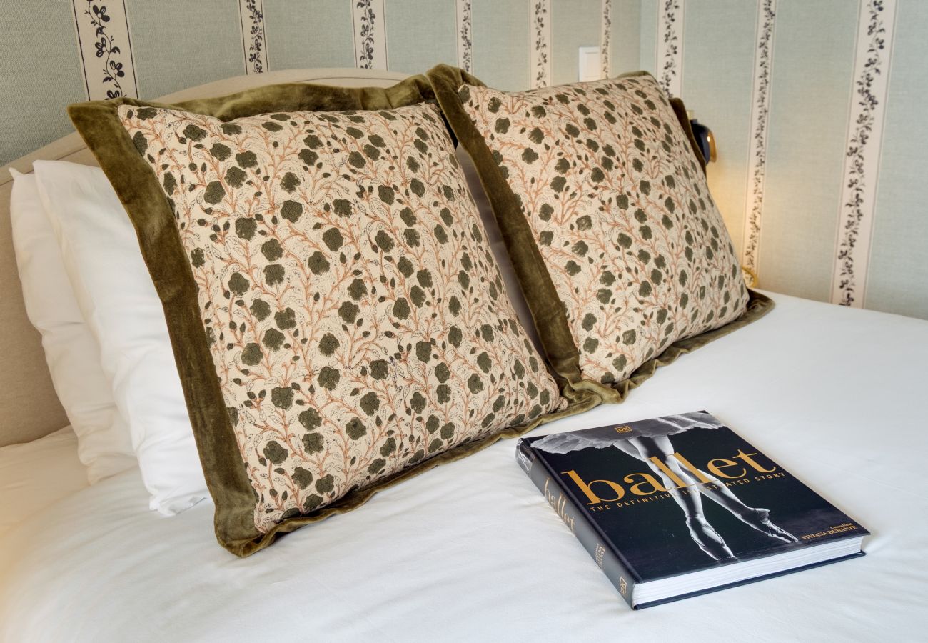 Apartamento em Porto - Elegant Ballet House | Metro · Downtown · A/C