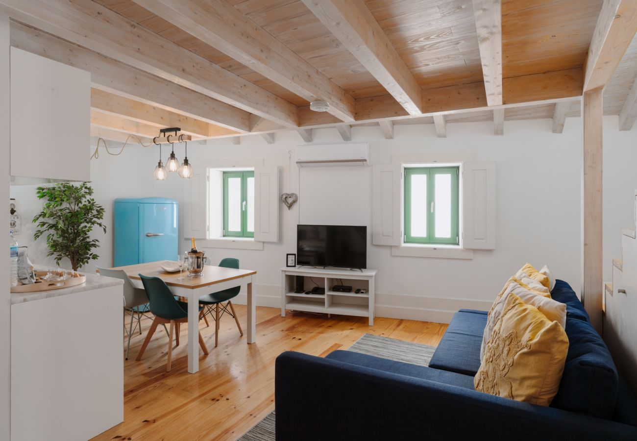 Apartamento em Porto - Lovely Nest w/AC, Charm house Downtown Porto near