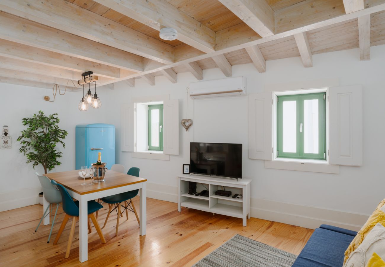 Apartamento em Porto - Lovely Nest w/AC, Charm house Downtown Porto near