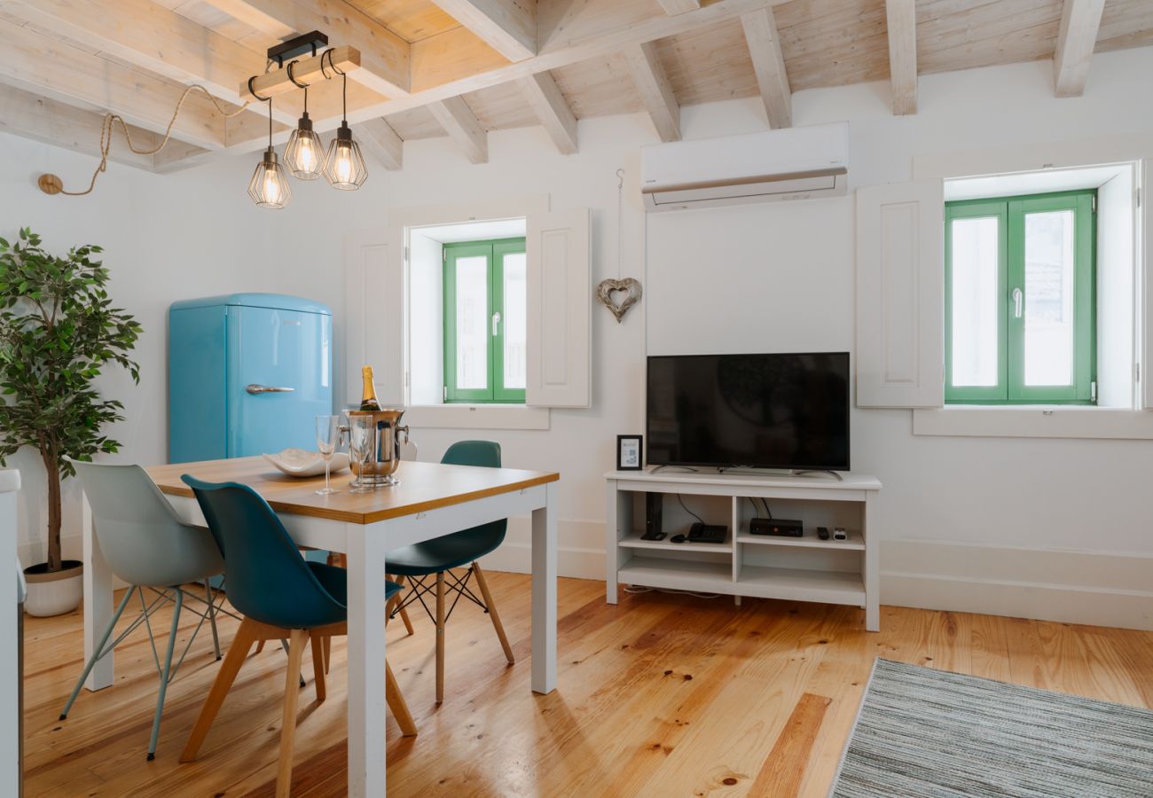 Apartamento em Porto - Lovely Nest w/AC, Charm house Downtown Porto near