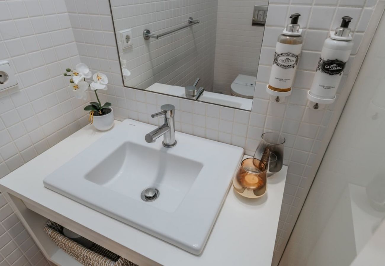 Apartamento em Porto - Almada Luxury House with A/C, Downtown near Metro