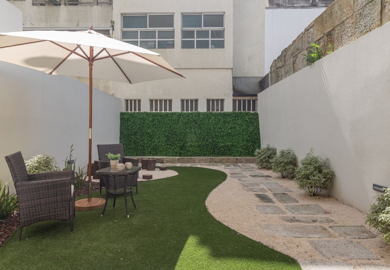 Apartamento em Porto - Charm Luxury House Garden AC Metro Downtown Porto