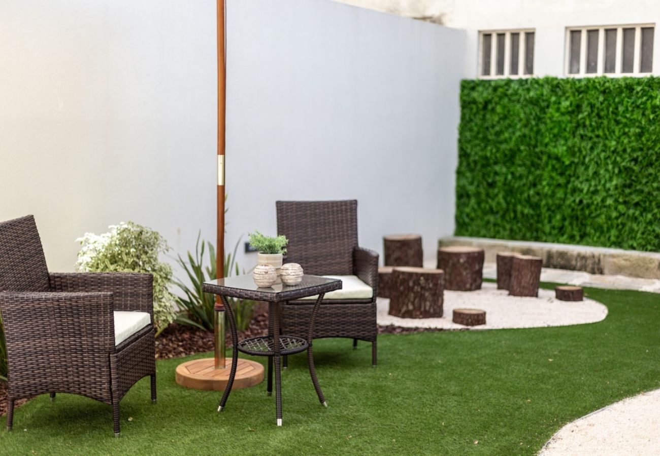 Apartamento em Porto - Charm Luxury House Garden AC Metro Downtown Porto