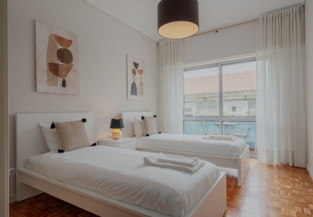 Apartamento em Porto - Sunny and Spacious House, 4BD 3Bath Downtown Porto