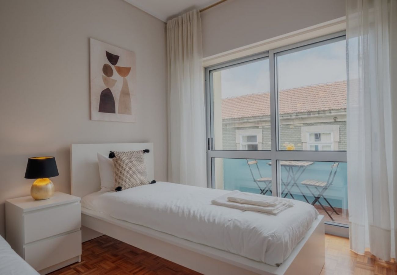 Apartamento em Porto - Sunny and Spacious House, 4BD 3Bath Downtown Porto