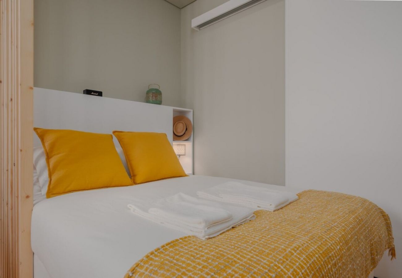 Apartamento em Porto - Green Garden Luxury House w/ AC, Metro & Downtown