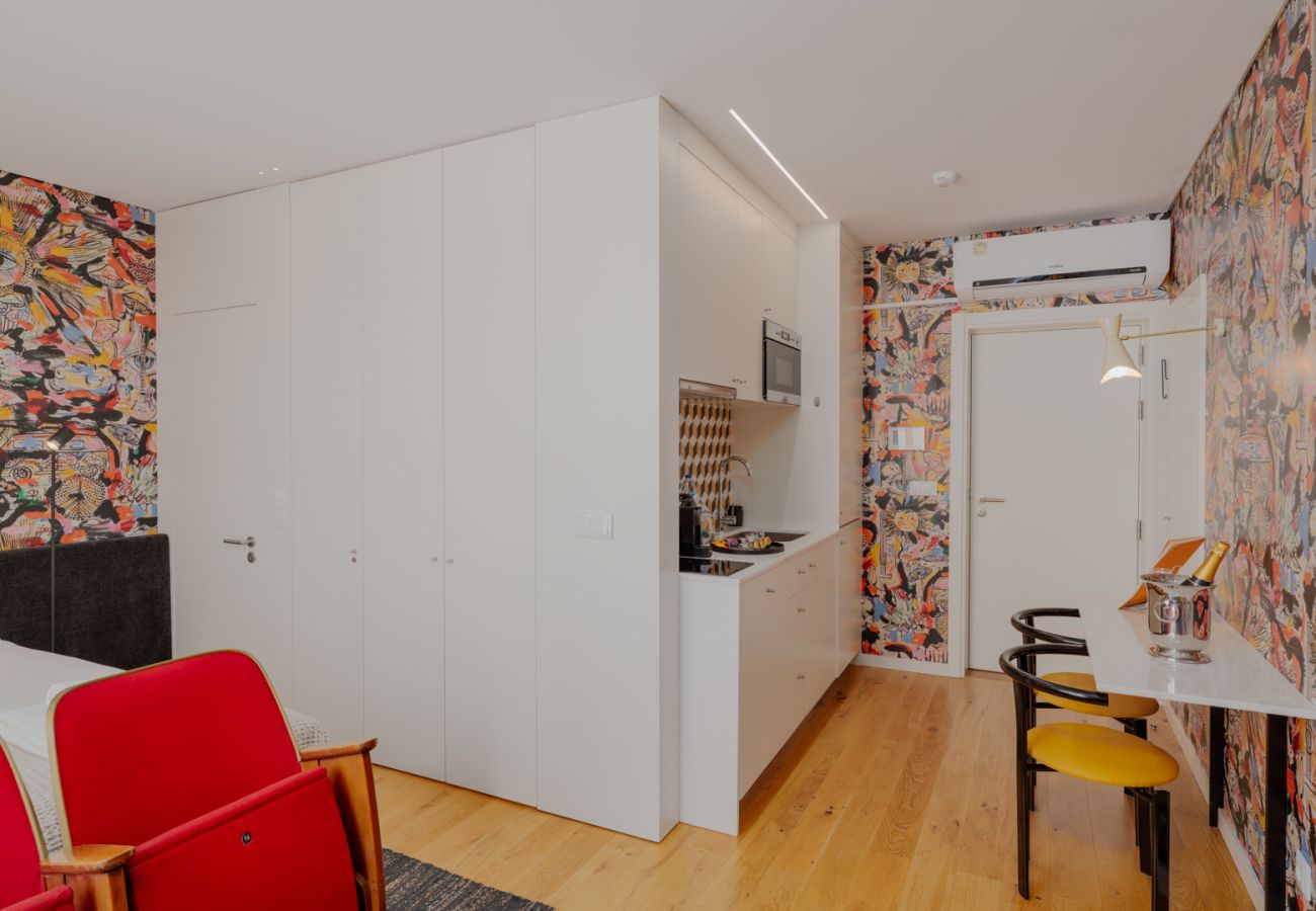 Apartamento em Porto - Theater Studio with AC, Downtown Porto near Metro