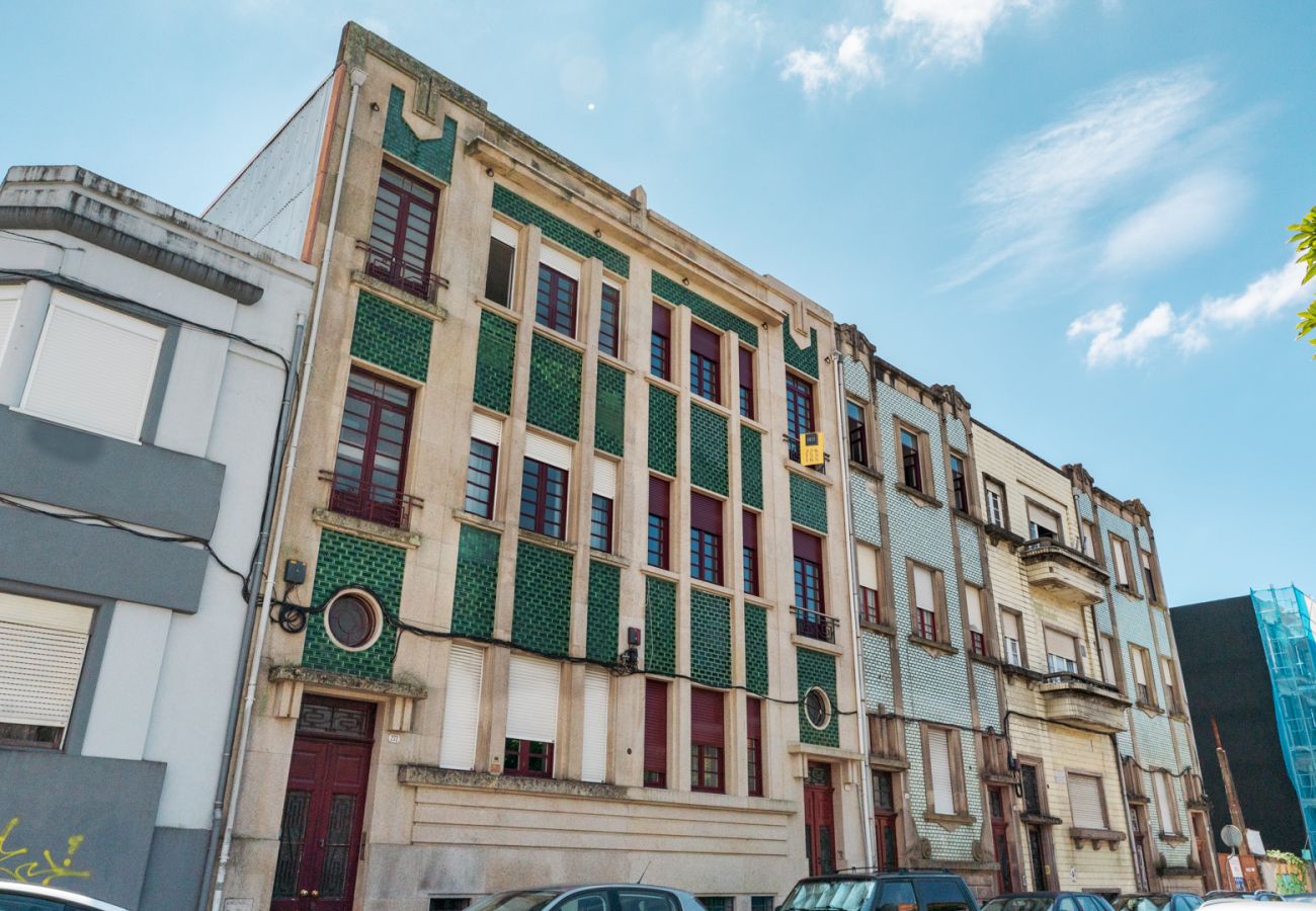 Apartamento em Porto - Romantic Luxury House w/ Captivating Outdoor Patio