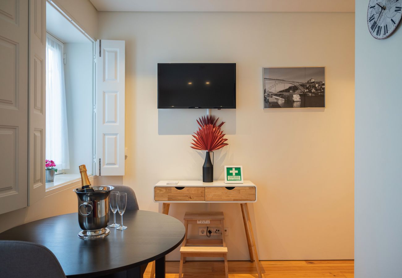 Apartamento em Porto - Modern Loft, with AC, Metro, Downtown Porto