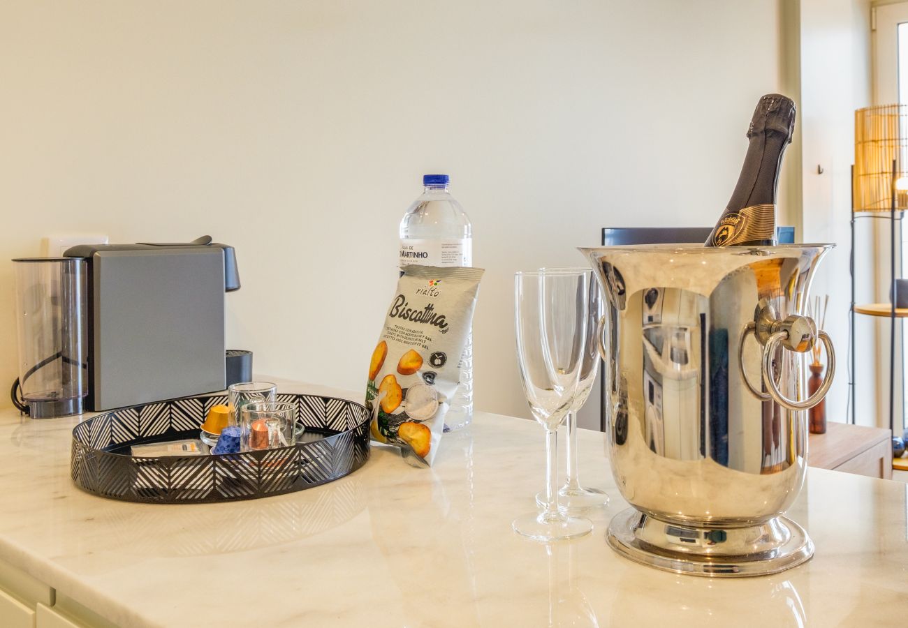 Apartamento em Porto - Luxury Style 4 with A/C Downtown Porto near Metro