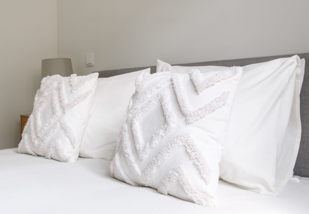 Apartamento em Porto - Art Deco 12 Luxury 2BR Apartment Downtown Metro AC