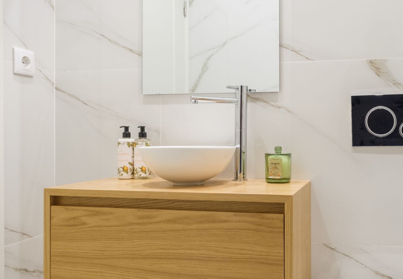 Apartamento em Porto - Art Deco 12 Luxury 2BR Apartment Downtown Metro AC