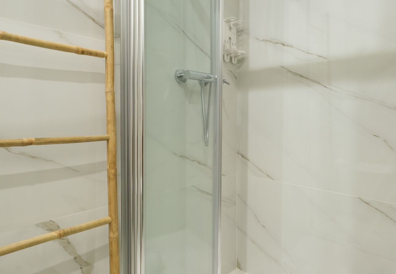 Apartamento em Porto - Art Deco 12 Luxury 2BR Apartment Downtown Metro AC
