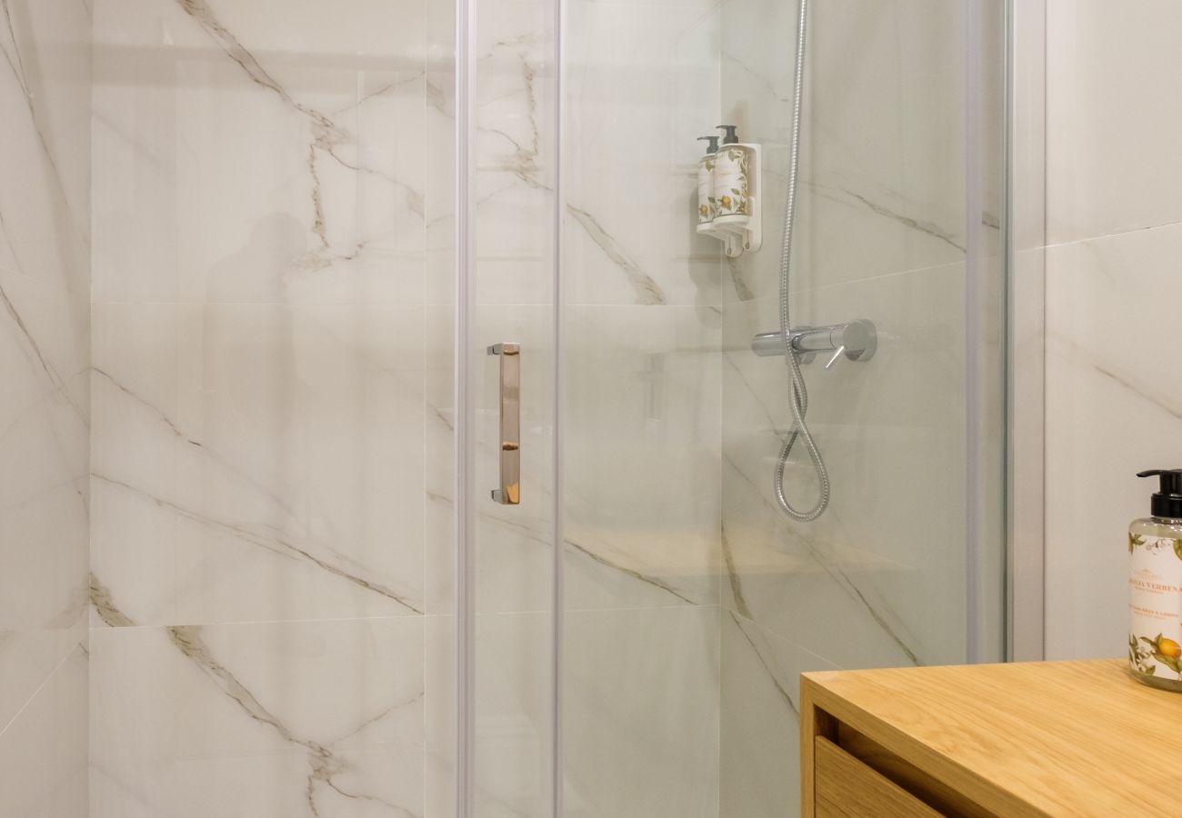 Apartamento em Porto - Art Deco 12 Luxury 2BR Apartment Downtown Metro AC