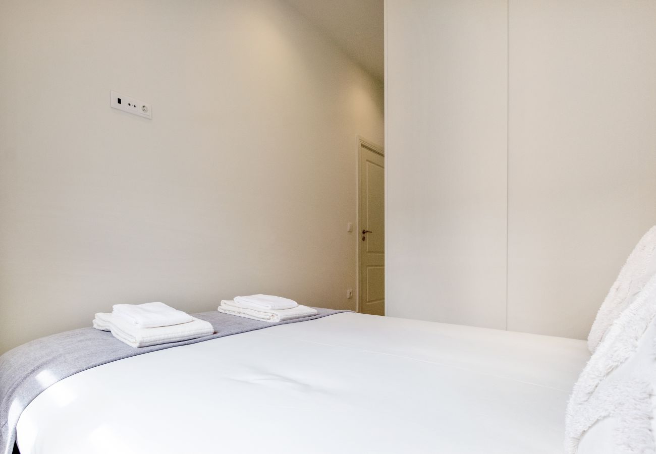 Apartamento em Porto - Art Deco 12 Luxury 2BR Apartment Downtown Metro AC