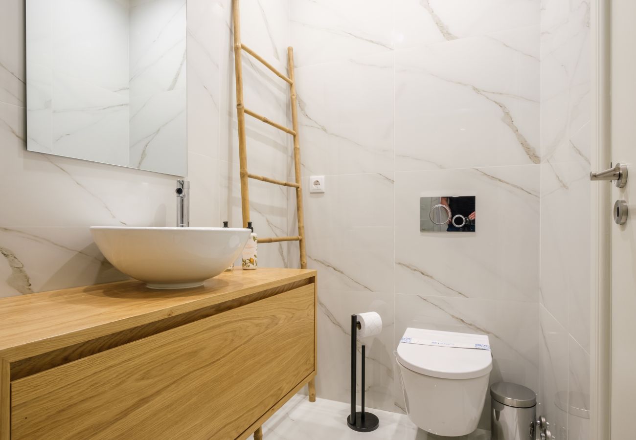 Apartamento em Porto - Art Deco 22 Luxury 2BR Apartment Downtown Metro AC