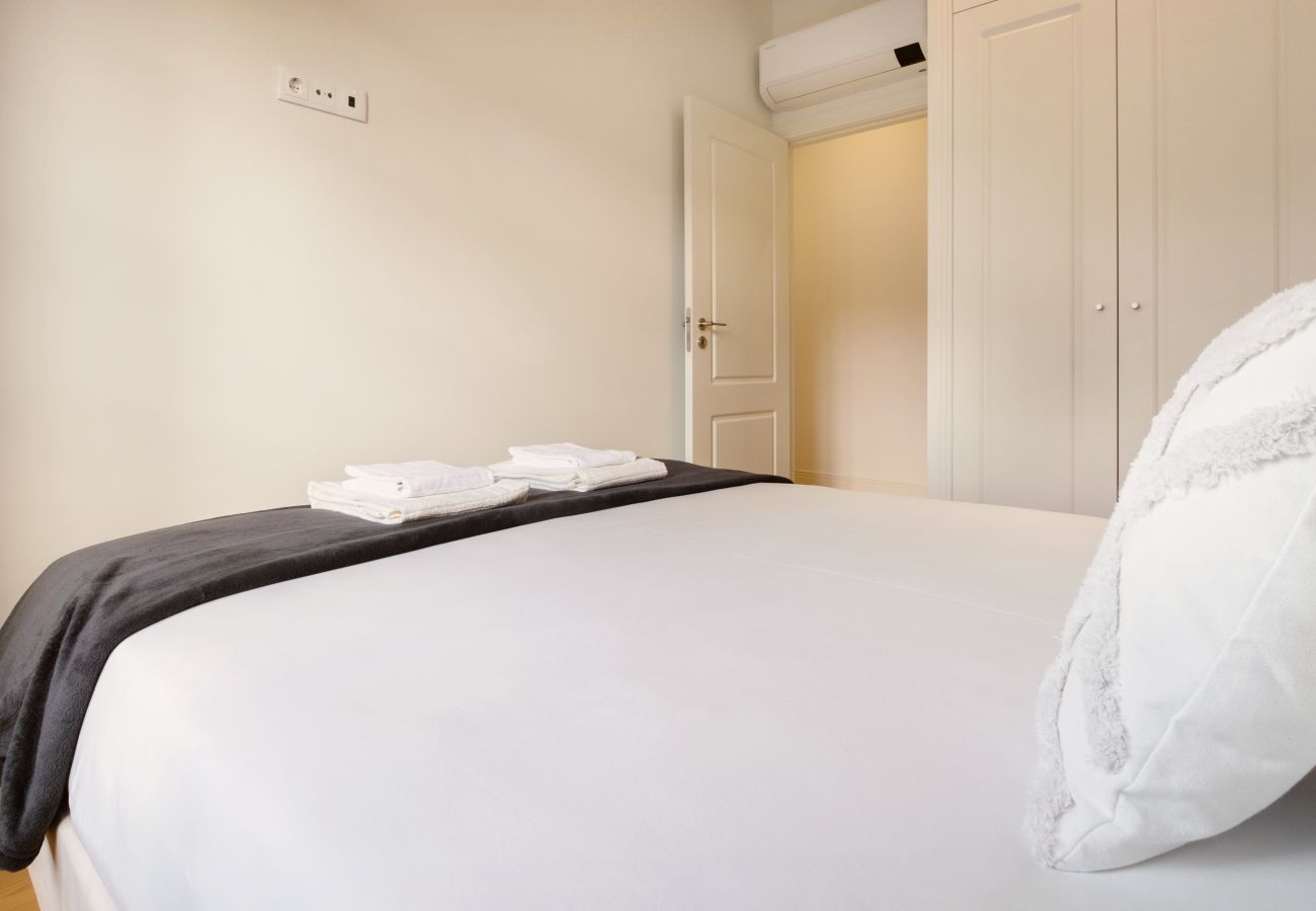 Apartamento em Porto - Art Deco 22 Luxury 2BR Apartment Downtown Metro AC