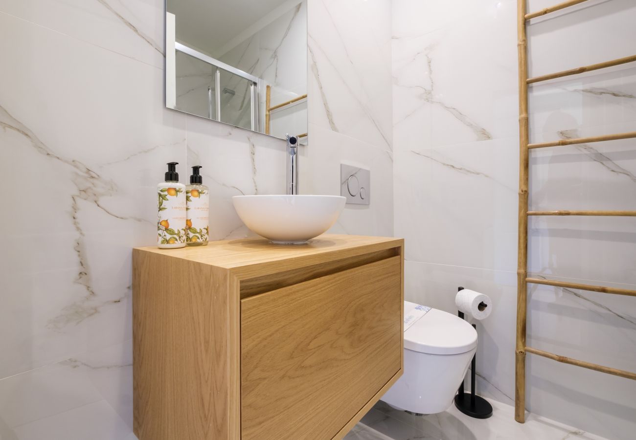 Apartamento em Porto - Art Deco 22 Luxury 2BR Apartment Downtown Metro AC