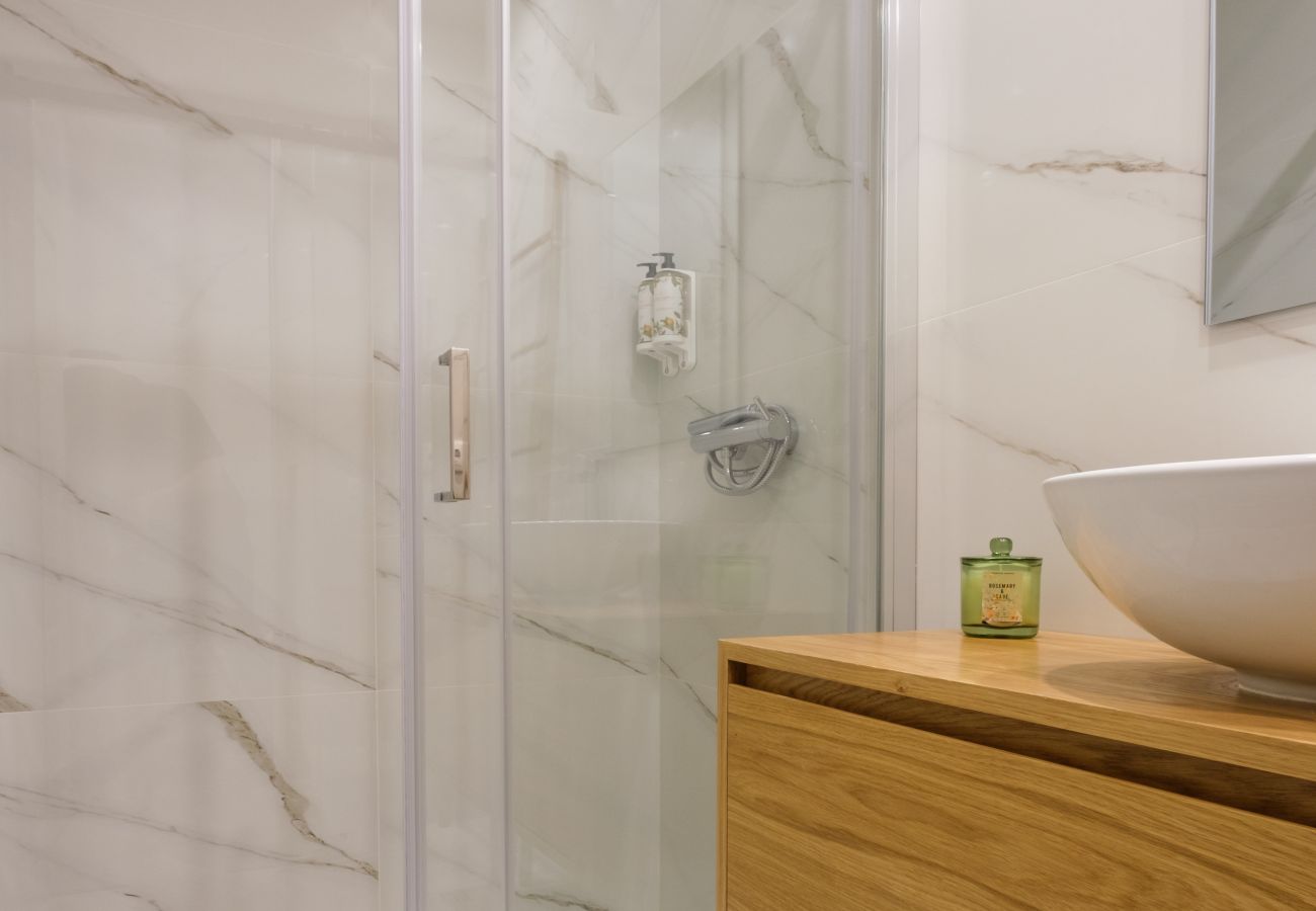 Apartamento em Porto - Art Deco 22 Luxury 2BR Apartment Downtown Metro AC