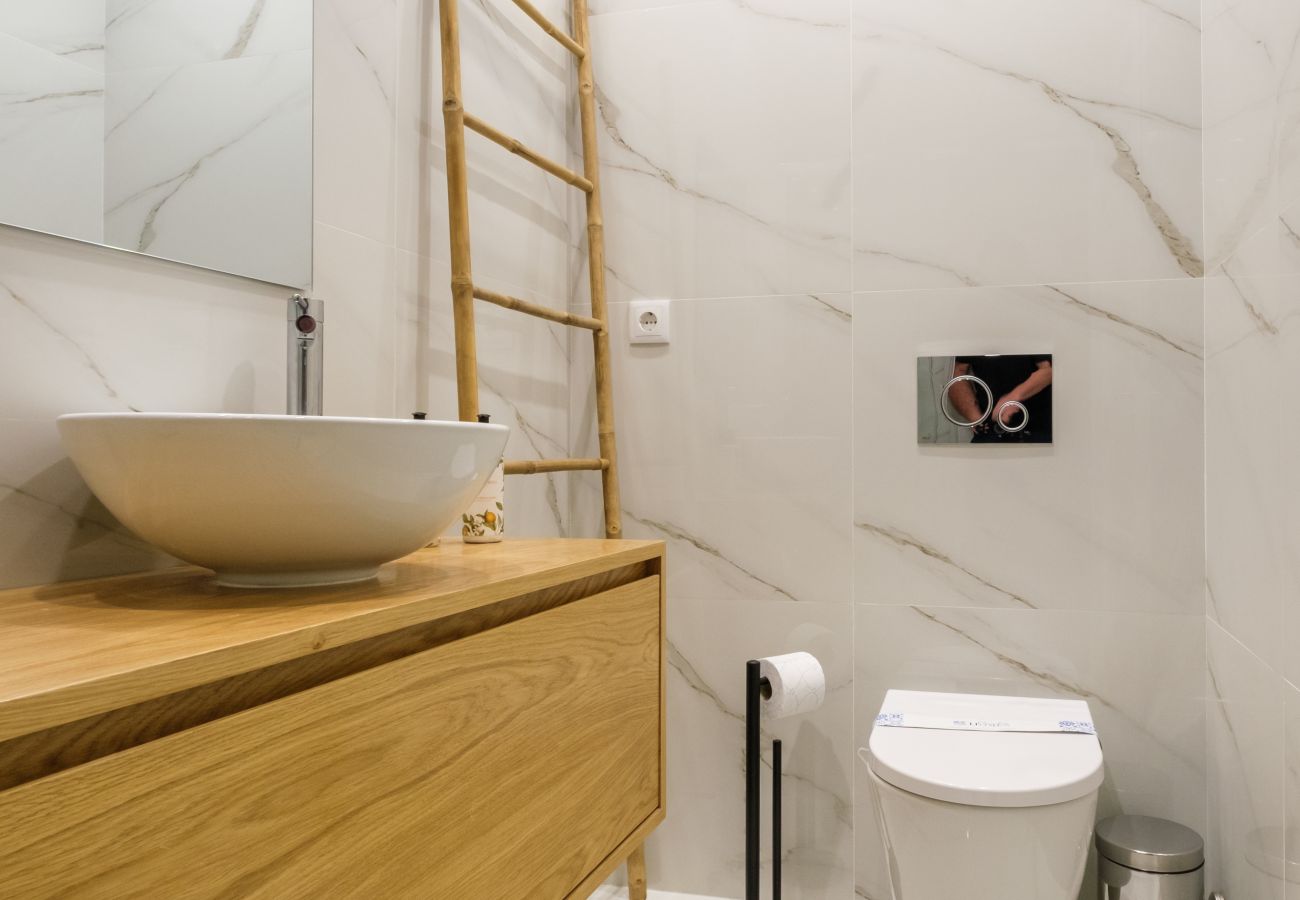 Apartamento em Porto - Art Deco 22 Luxury 2BR Apartment Downtown Metro AC