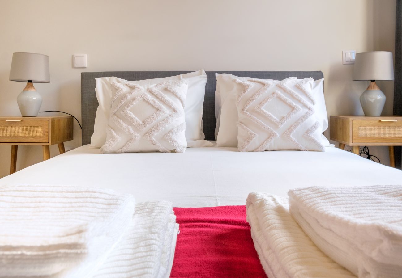 Apartamento em Porto - Art Deco 22 Luxury 2BR Apartment Downtown Metro AC