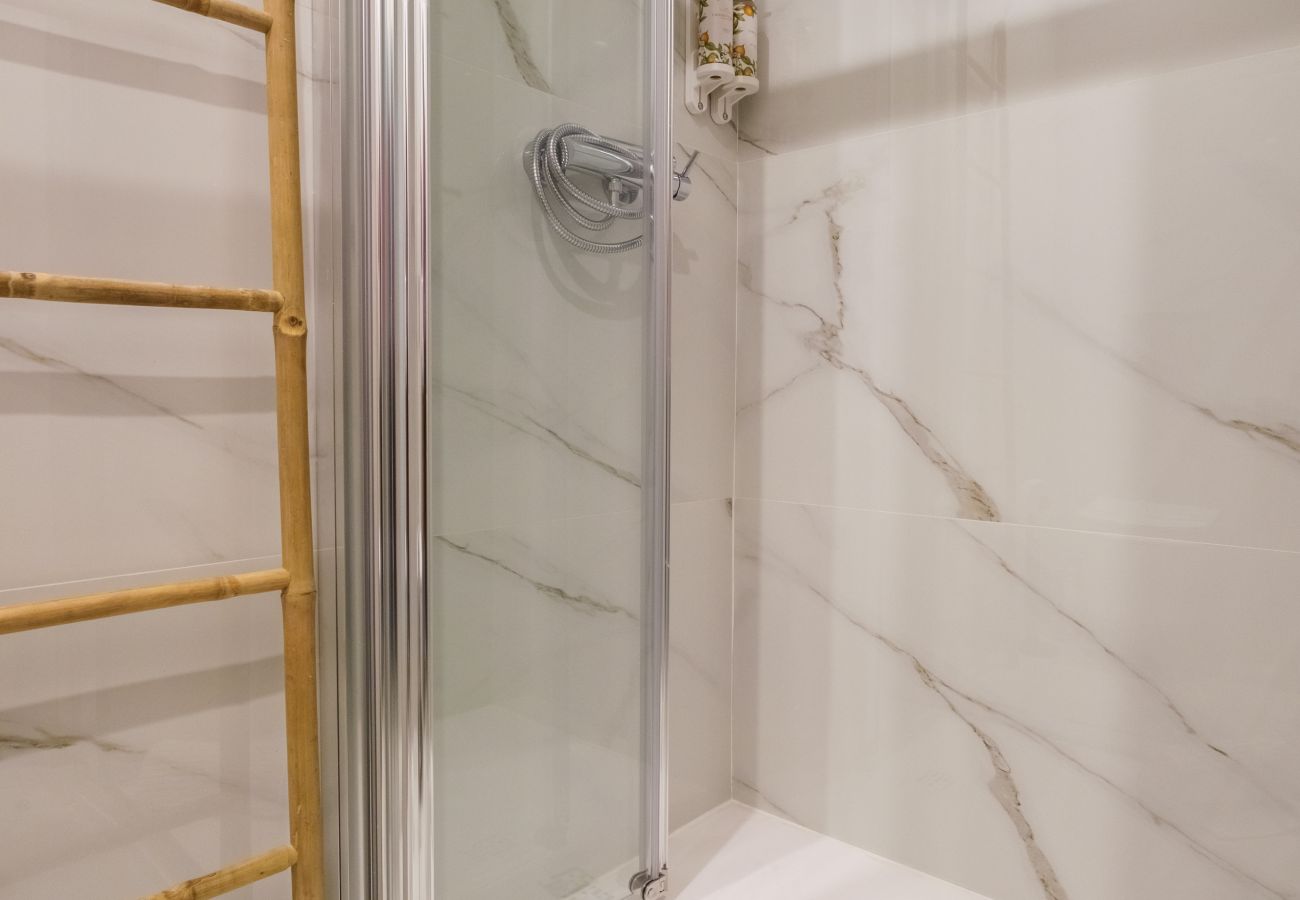 Apartamento em Porto - Art Deco 32 Luxury 2BR Apartment Downtown Metro AC