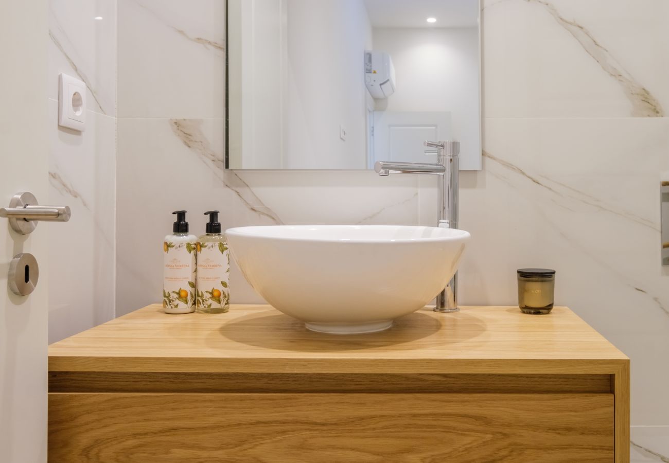 Apartamento em Porto - Art Deco 13 Luxury 2BR Apartment Downtown Metro AC