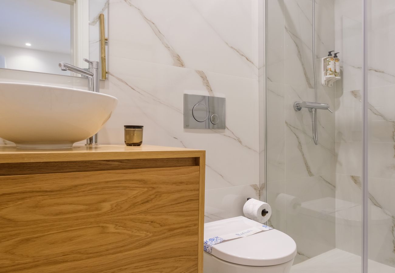 Apartamento em Porto - Art Deco 13 Luxury 2BR Apartment Downtown Metro AC