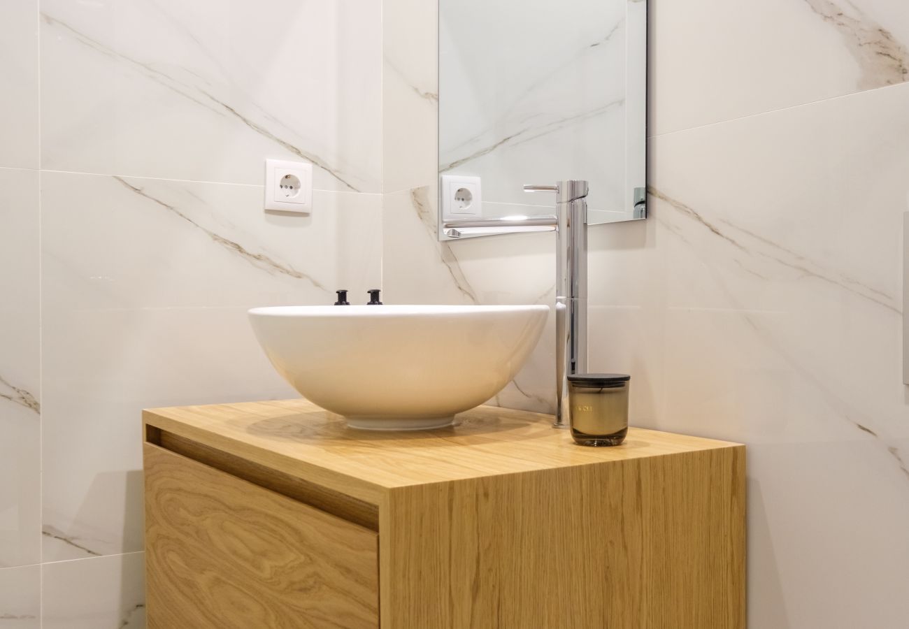 Apartamento em Porto - Art Deco 13 Luxury 2BR Apartment Downtown Metro AC
