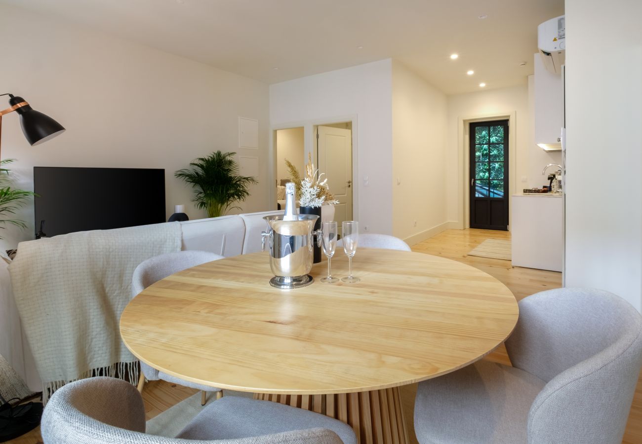 Apartamento em Porto - Art Deco 13 Luxury 2BR Apartment Downtown Metro AC