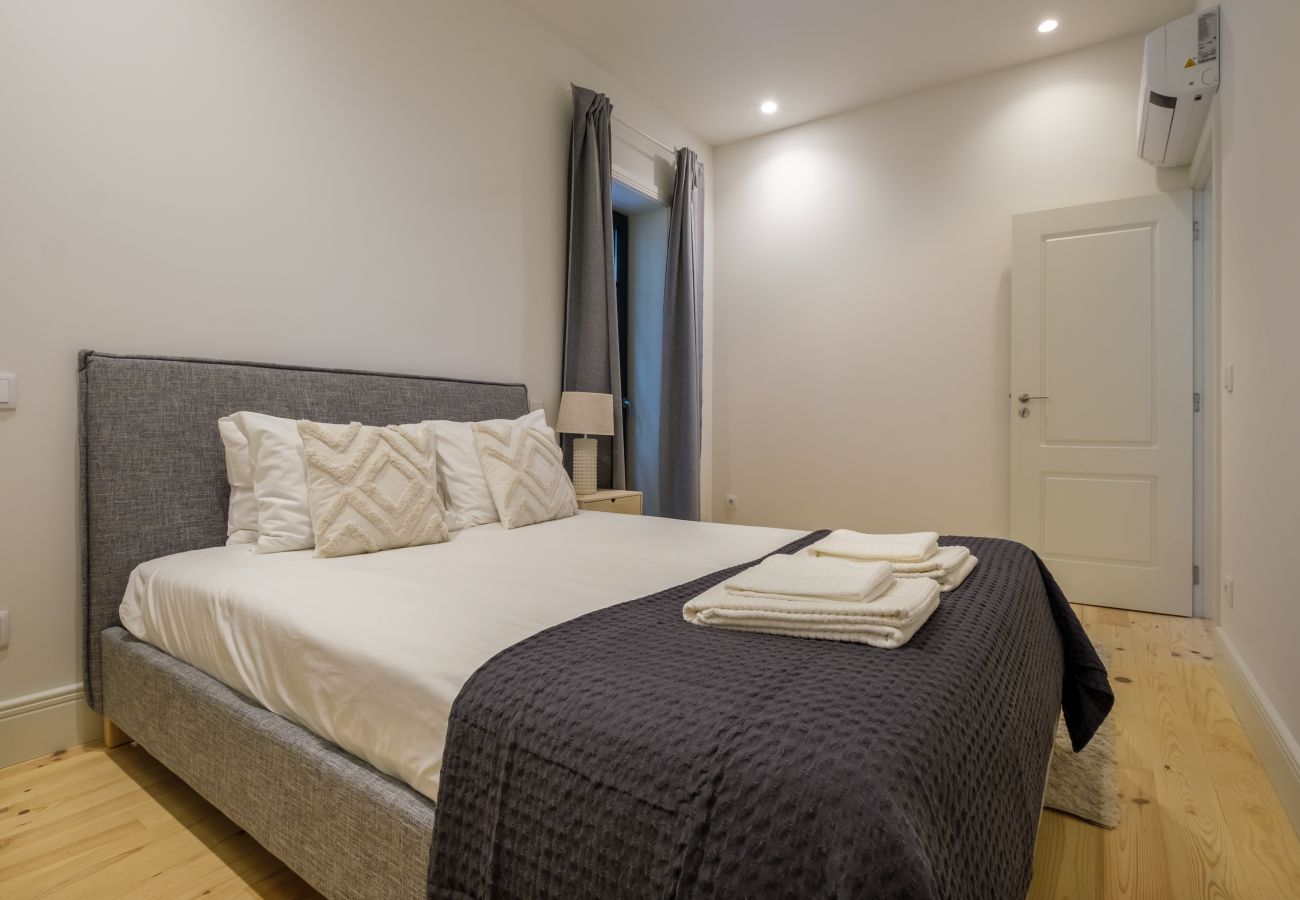 Apartamento em Porto - Art Deco 13 Luxury 2BR Apartment Downtown Metro AC