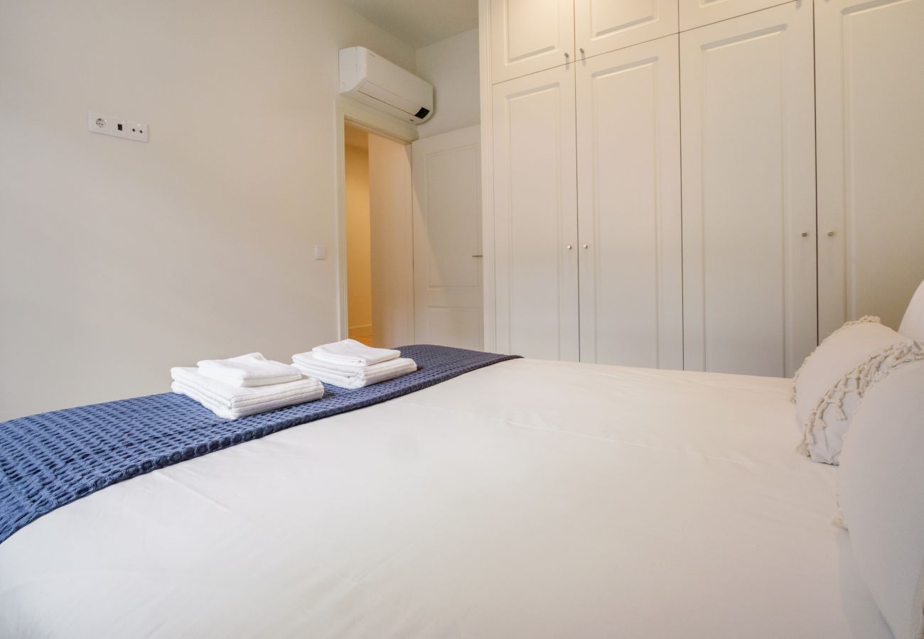 Apartamento em Porto - Art Deco 13 Luxury 2BR Apartment Downtown Metro AC
