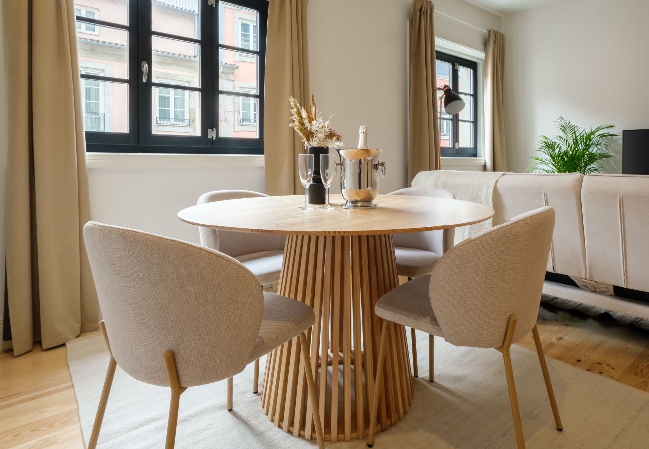 Apartamento em Porto - Art Deco 13 Luxury 2BR Apartment Downtown Metro AC