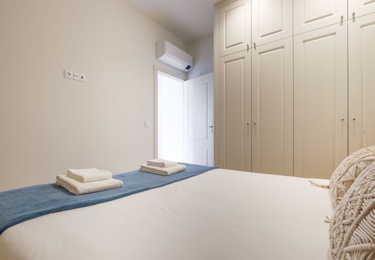 Apartamento em Porto - Art Deco 33 Luxury 2BR Apartment Downtown Metro AC