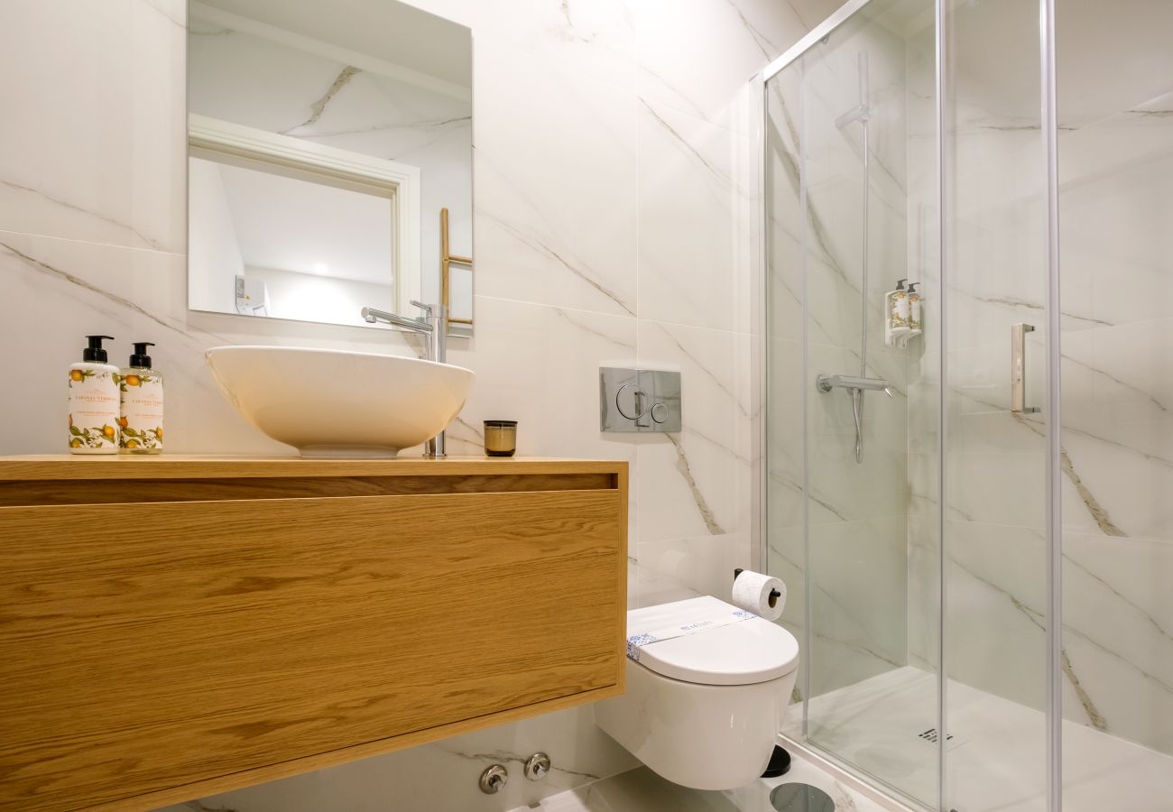 Apartamento em Porto - Art Deco 33 Luxury 2BR Apartment Downtown Metro AC