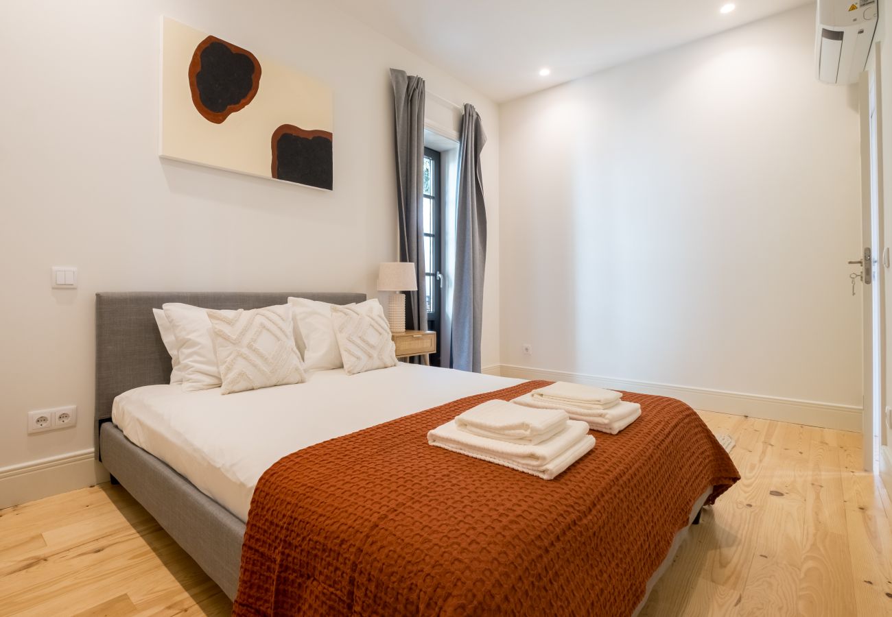Apartamento em Porto - Art Deco 33 Luxury 2BR Apartment Downtown Metro AC