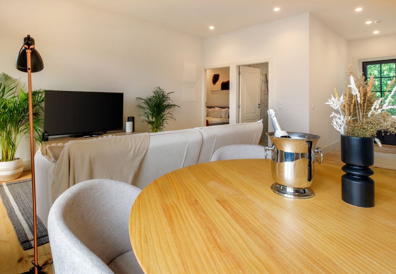 Apartamento em Porto - Art Deco 33 Luxury 2BR Apartment Downtown Metro AC