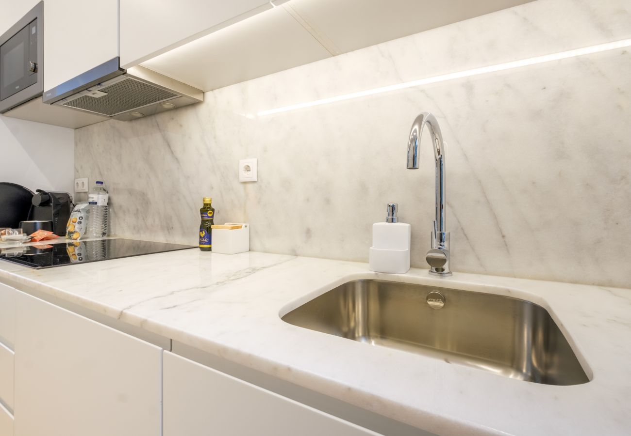 Apartamento em Porto - Art Deco 11 Luxury 2BR Apartment Downtown Metro AC