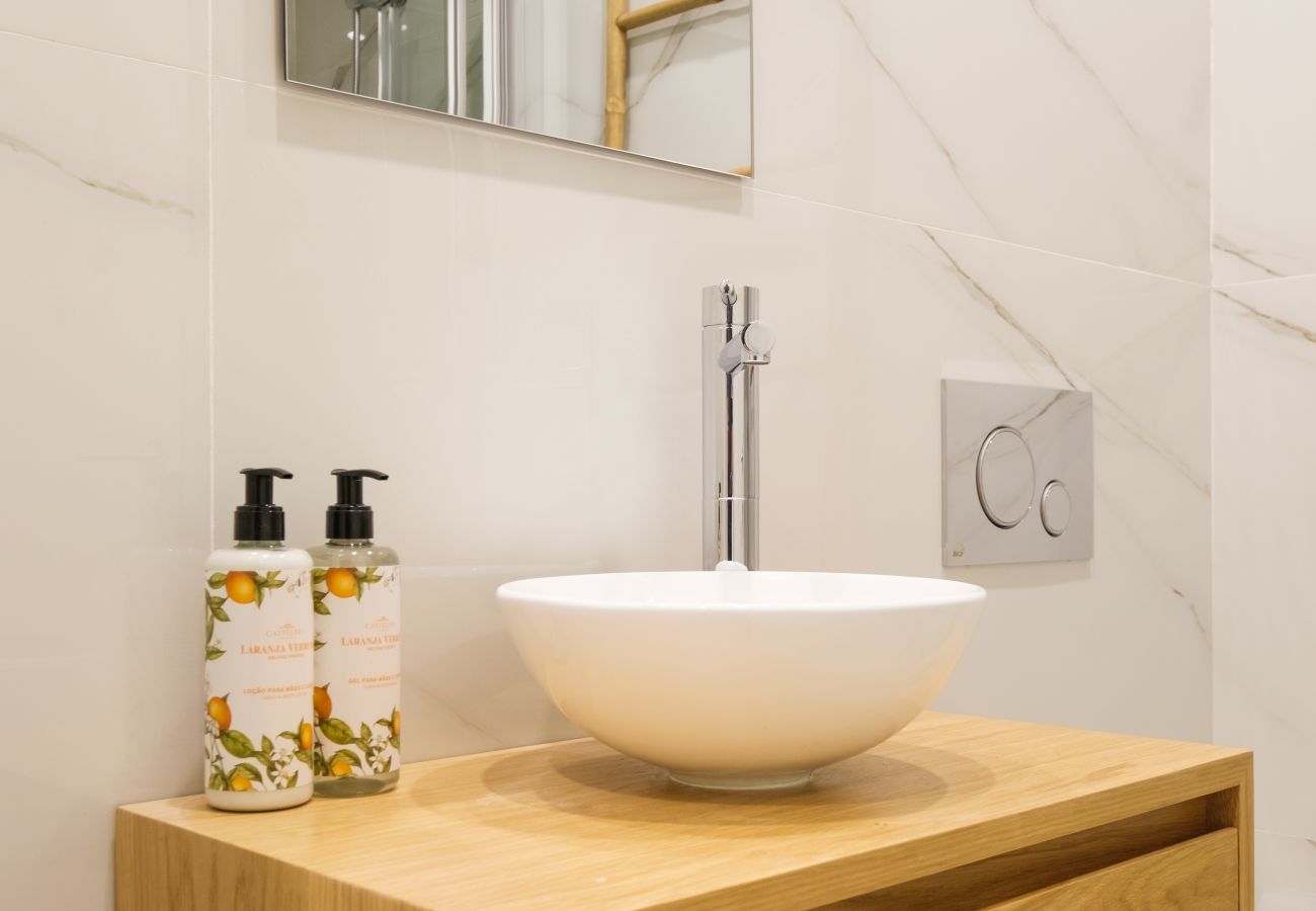 Apartamento em Porto - Art Deco 11 Luxury 2BR Apartment Downtown Metro AC