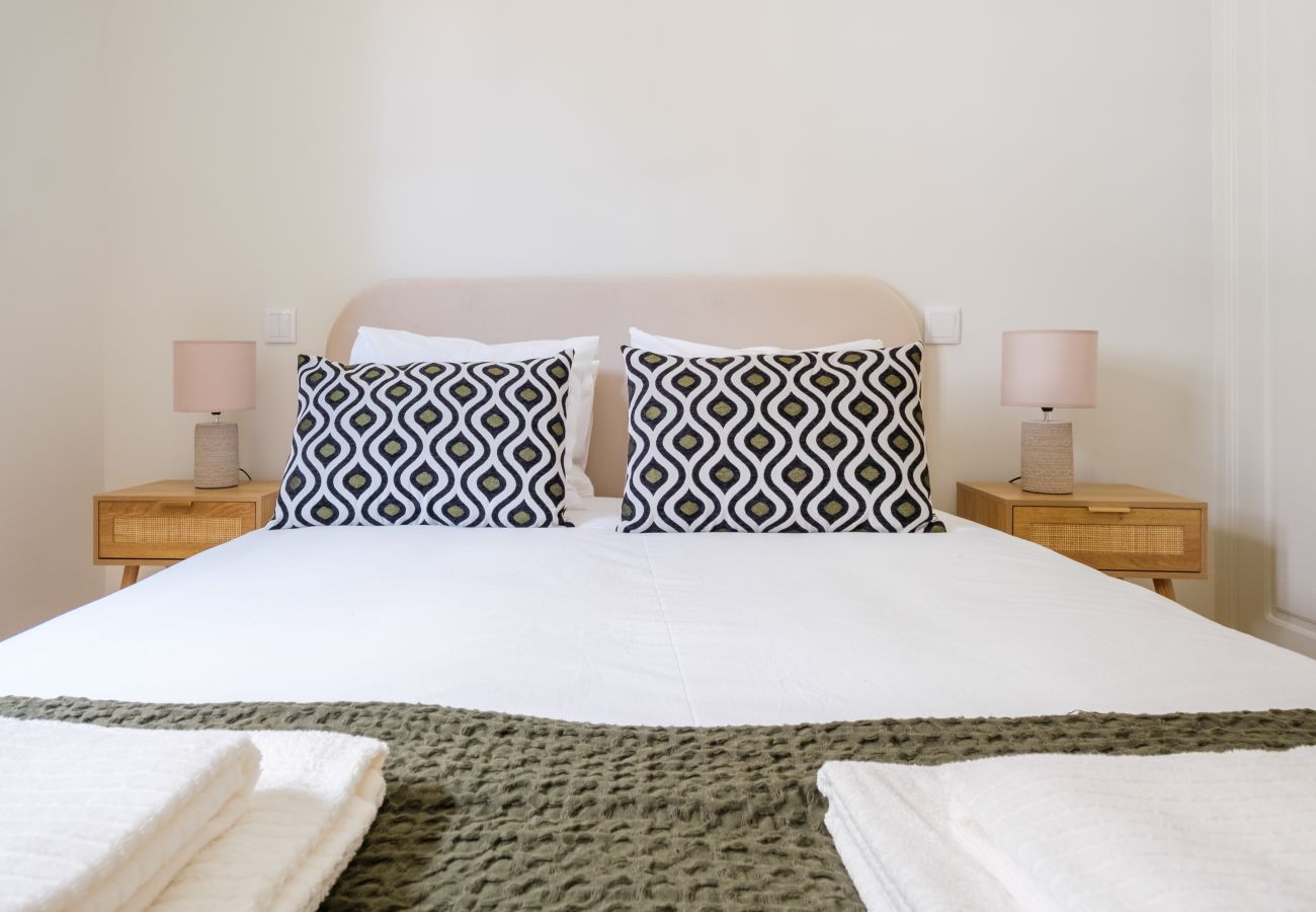 Apartamento em Porto - Art Deco 11 Luxury 2BR Apartment Downtown Metro AC